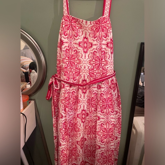 Tie Waist Maxi Dress - Elegant
Medallion Summer Dress - Picture 3 of 8